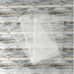 Матовый пакет Зип-Лок 25*35см, 70 мкм, с вырубной ручкой