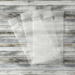 Матовый пакет Зип-Лок 15*20см, 70 мкм, с вырубной ручкой
