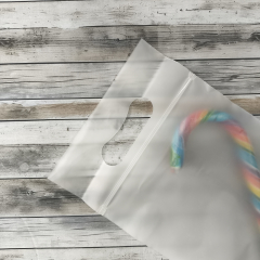 Матовый пакет Зип-Лок 15*20см, 70 мкм, с вырубной ручкой