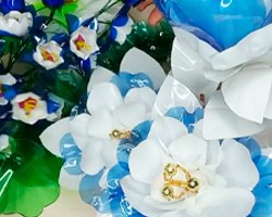 Цветы из пластиковых упаковок и бутылок